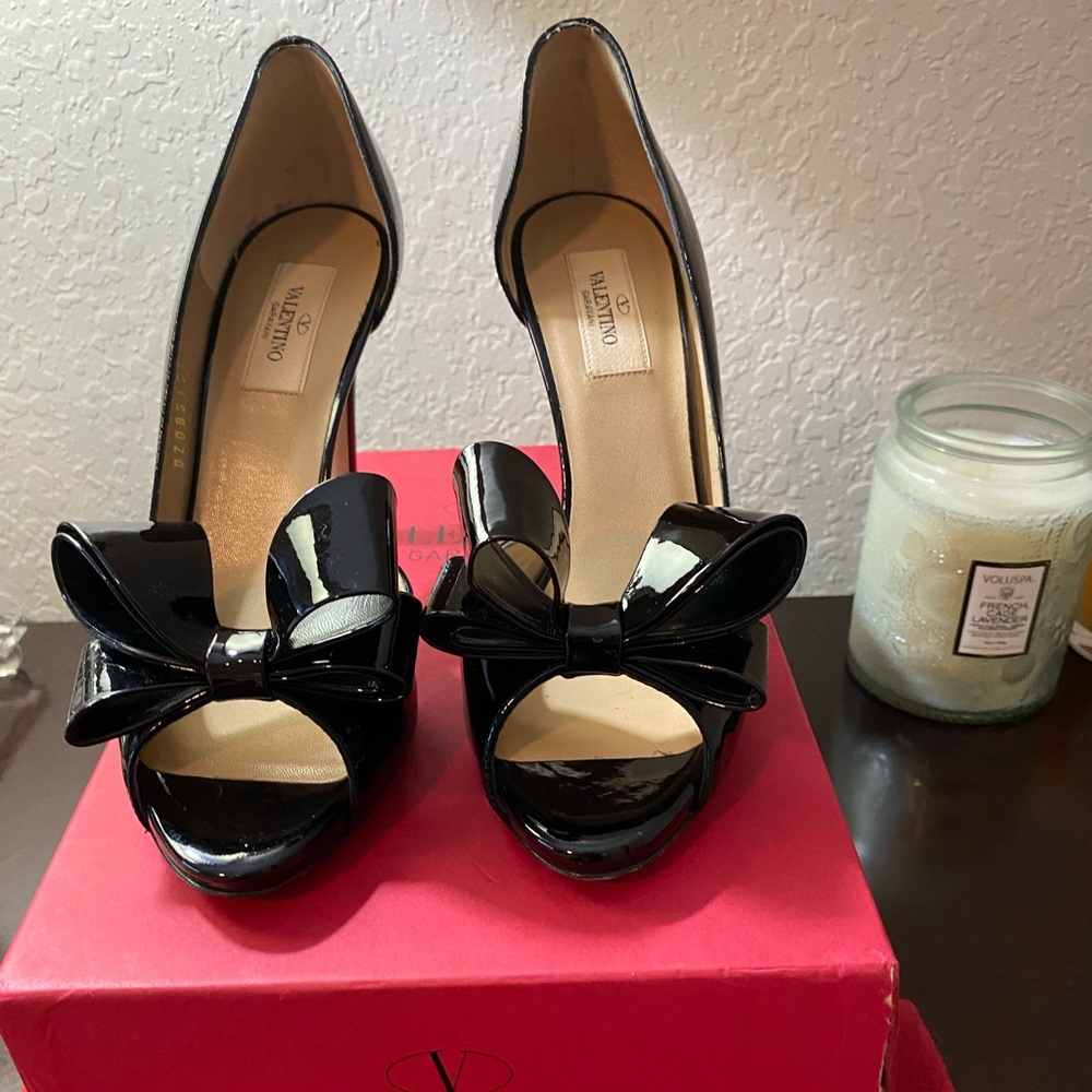 Valentino Bow Black Patent Pumps - size 39